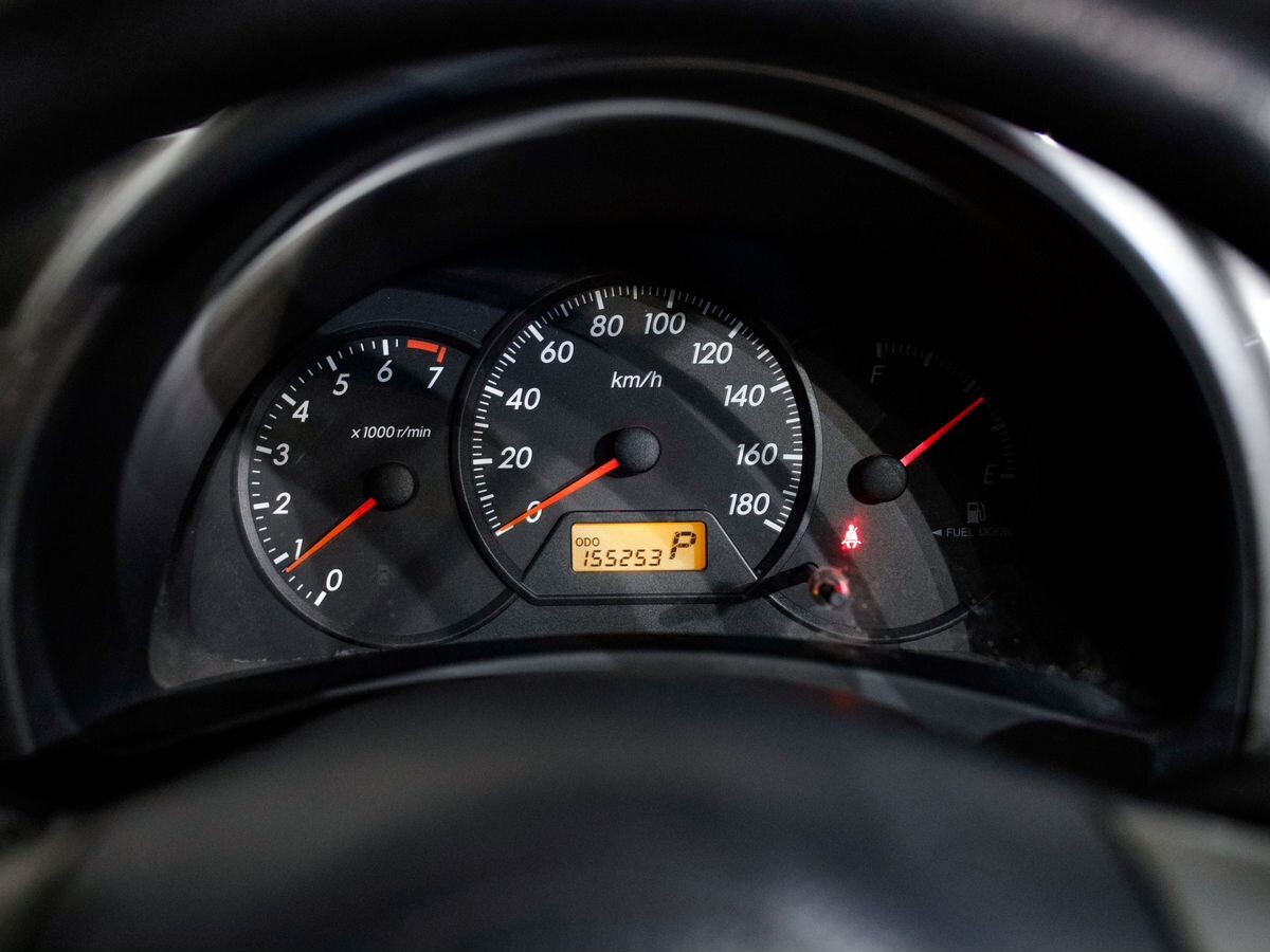 Toyota Wish 2003 - фото автомобиля