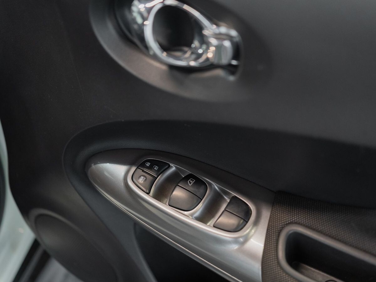 Nissan Juke 2012 - фото автомобиля