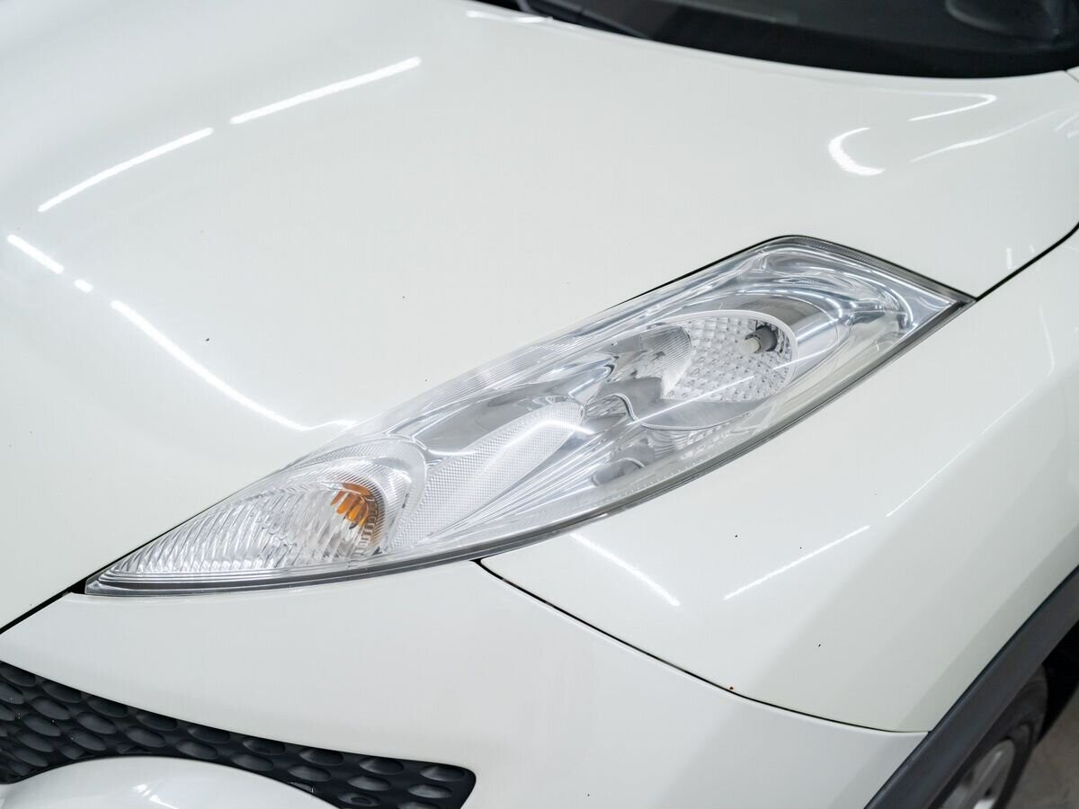 Nissan Juke 2011 - фото автомобиля