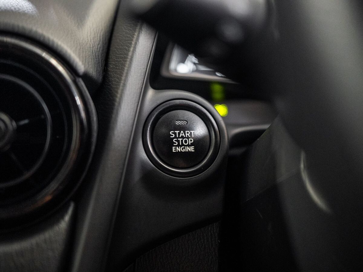 Mazda Mazda2 2021 - фото автомобиля