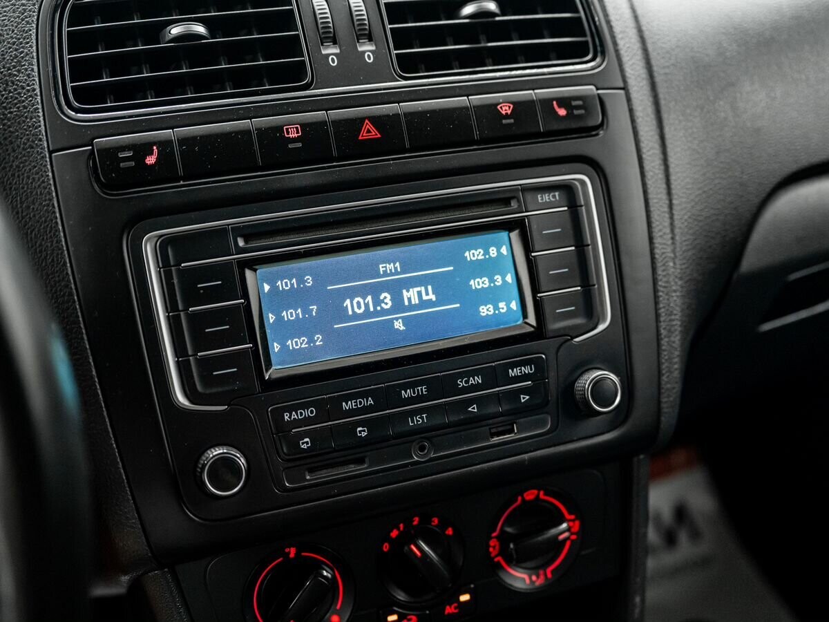 Volkswagen Polo 2012 - фото автомобиля