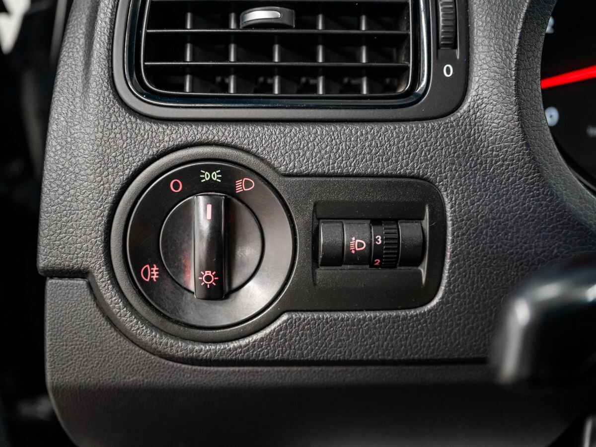 Volkswagen Polo 2012 - фото автомобиля