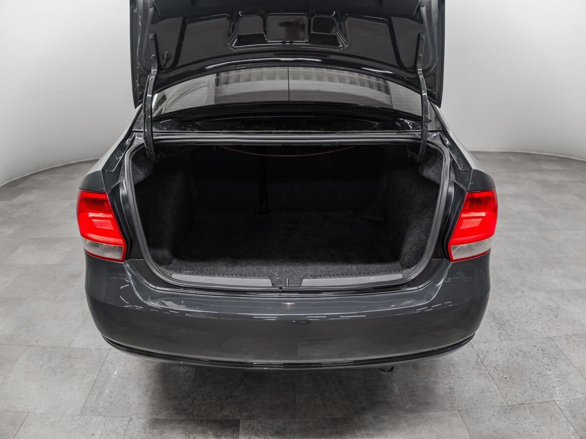 Volkswagen Polo 2012 - фото автомобиля