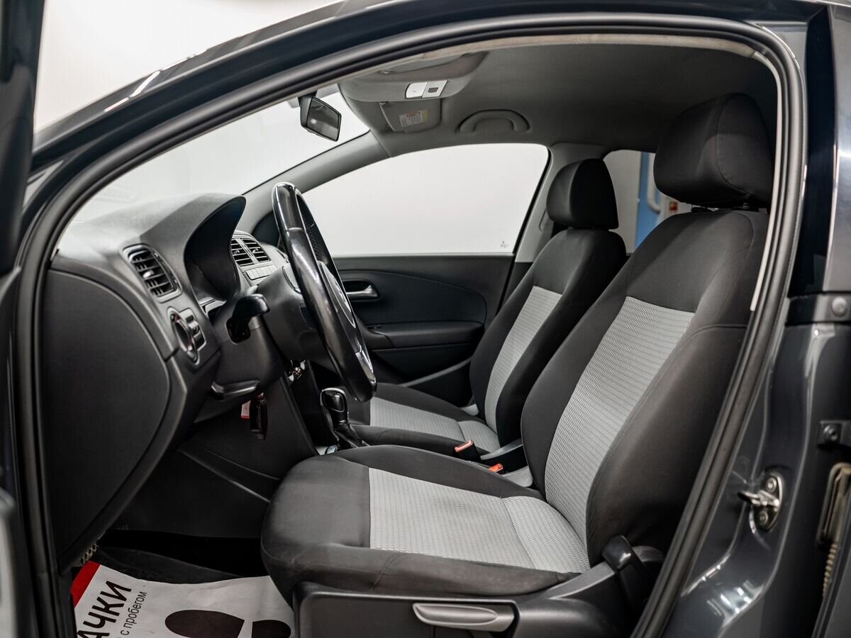Volkswagen Polo 2012 - фото автомобиля