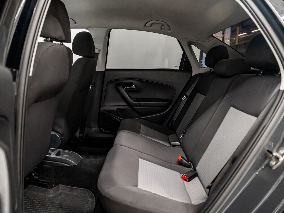 Volkswagen Polo 2012 - фото автомобиля