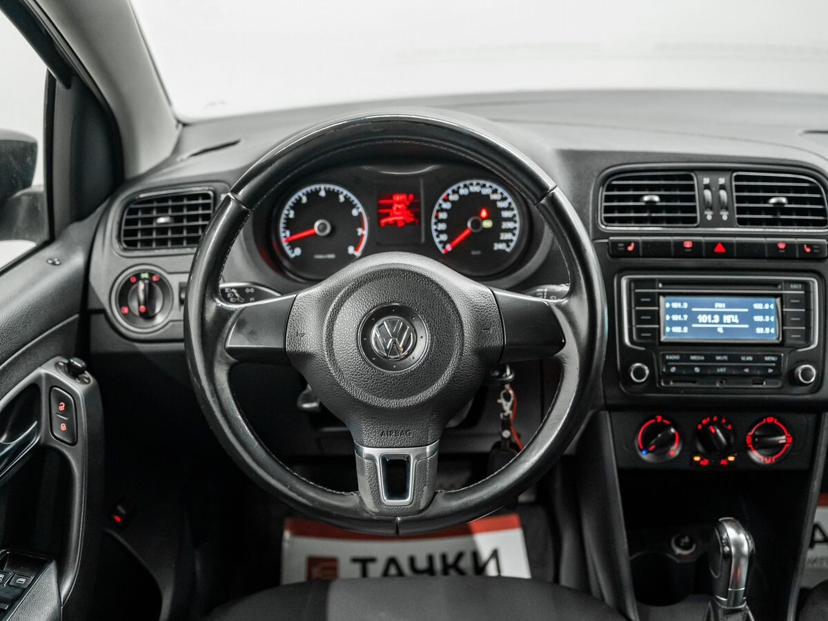 Volkswagen Polo 2012 - фото автомобиля