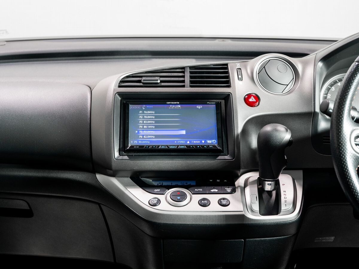 Honda Stream 2011 - фото автомобиля