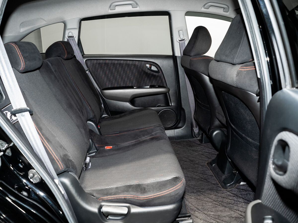 Honda Stream 2011 - фото автомобиля