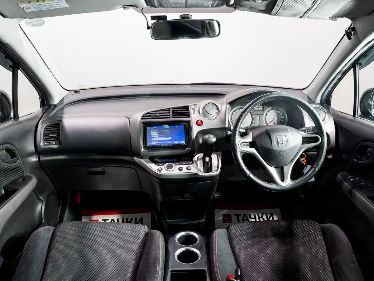 Honda Stream 2011 - фото автомобиля