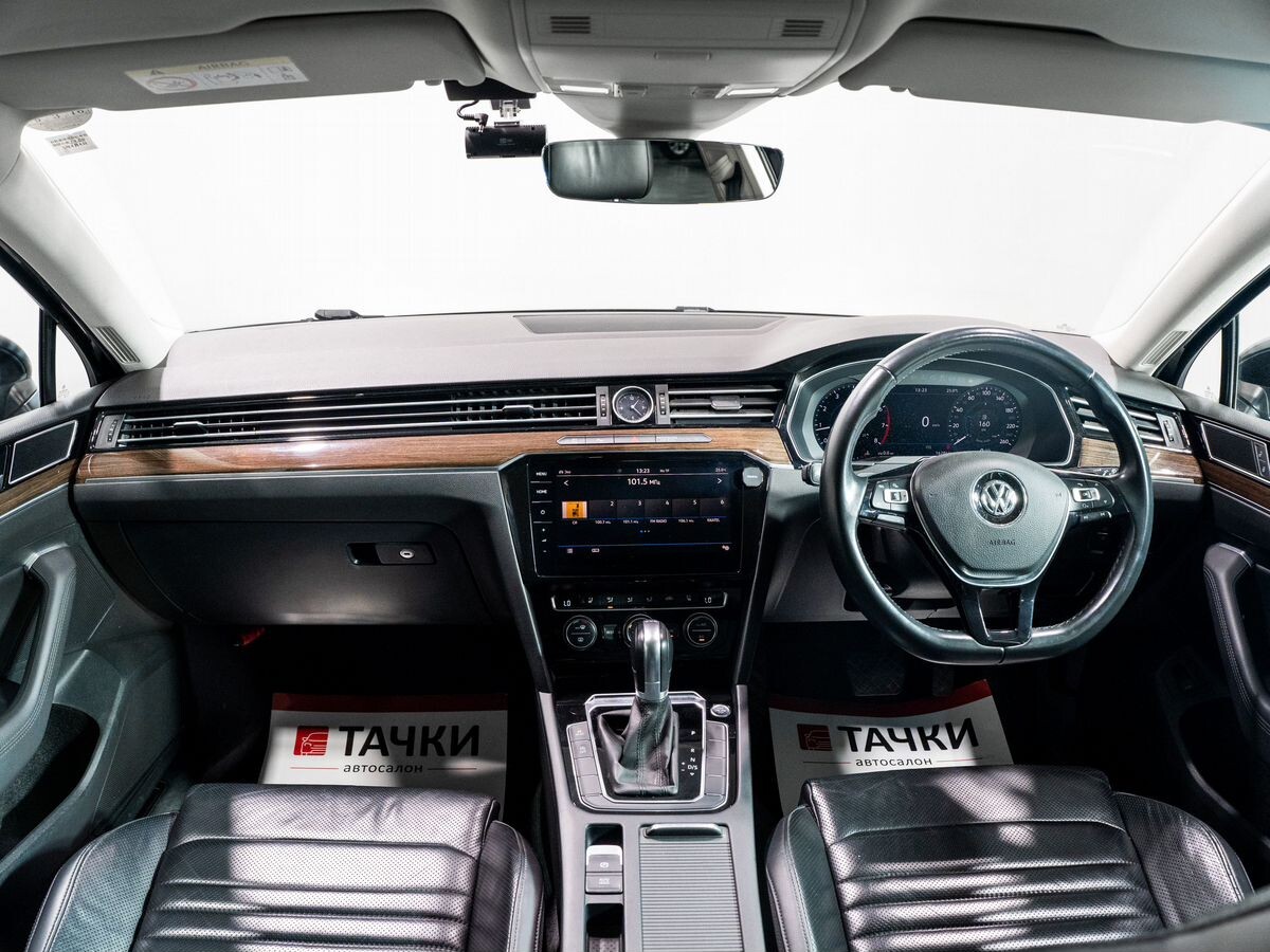 Volkswagen Passat 2017 - фото автомобиля