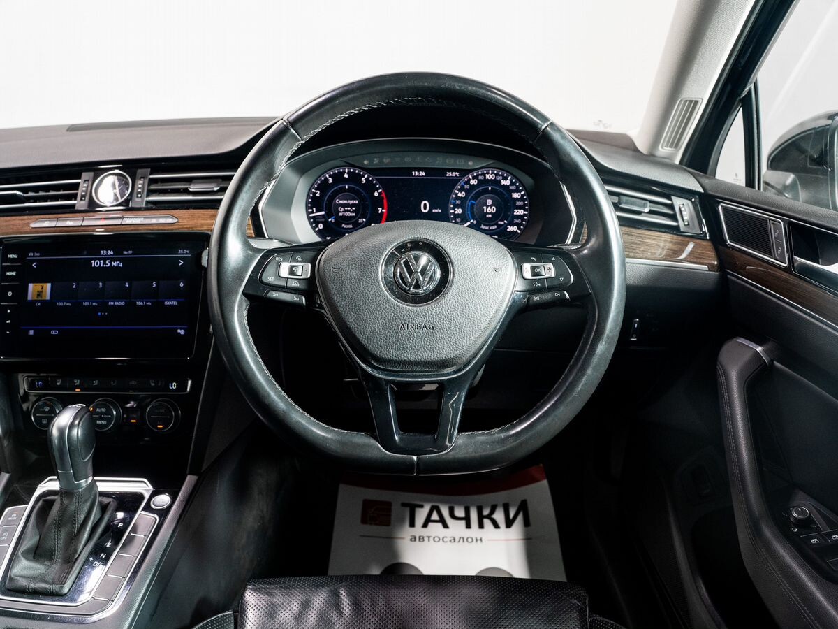 Volkswagen Passat 2017 - фото автомобиля