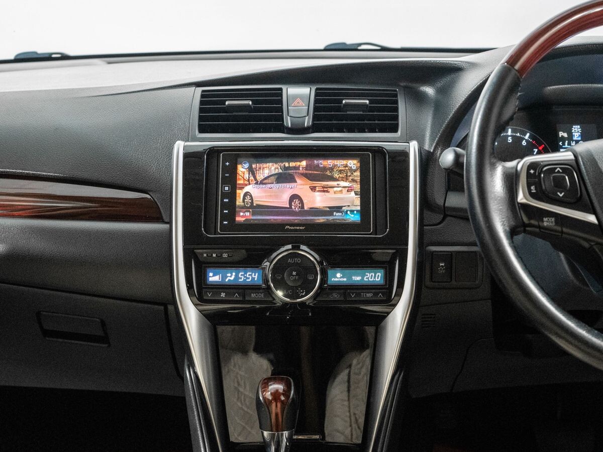 Toyota Premio 2016 - фото автомобиля