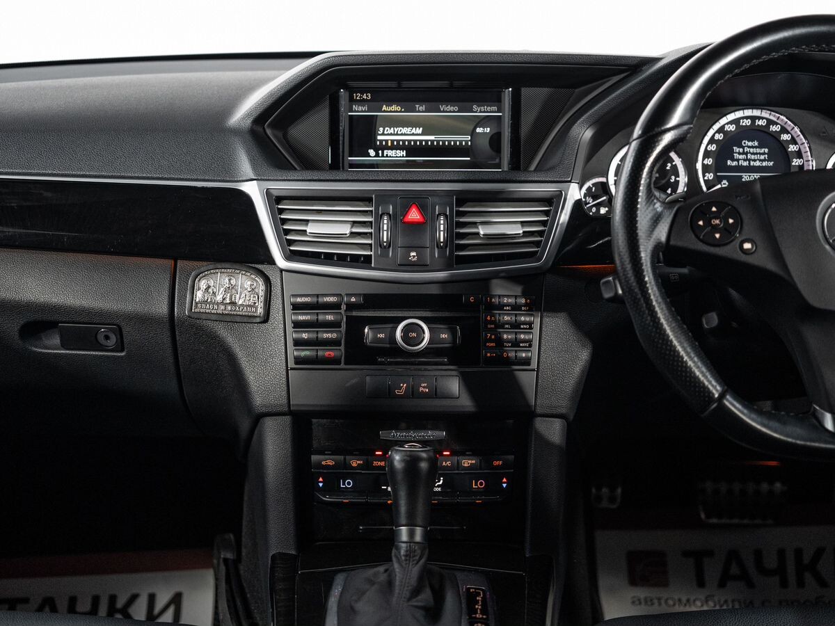 Mercedes-Benz E-Class 2010 - фото автомобиля