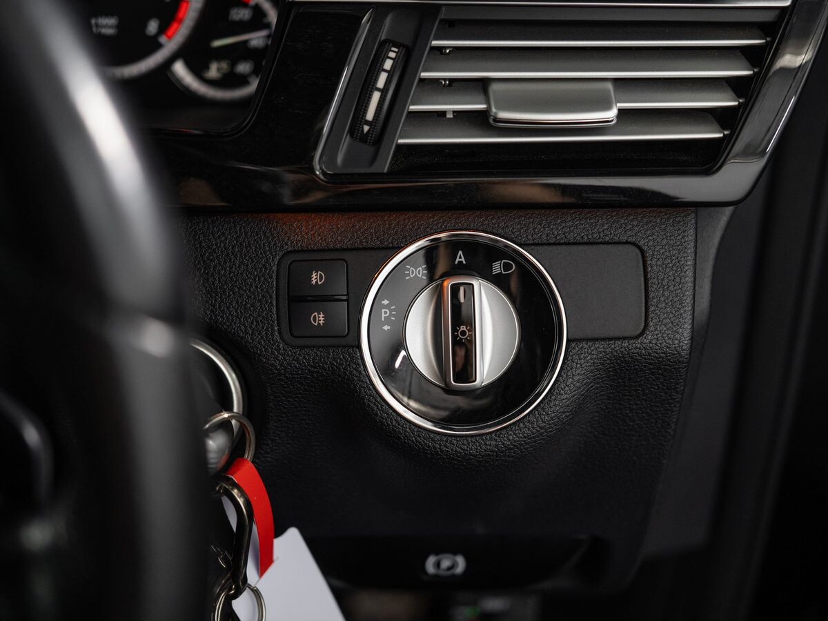 Mercedes-Benz E-Class 2010 - фото автомобиля