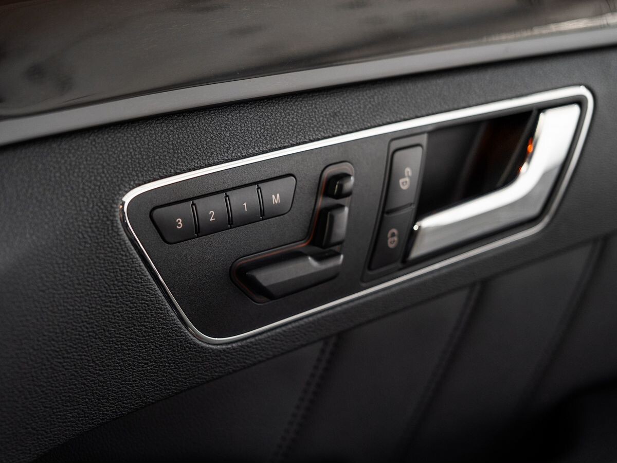 Mercedes-Benz E-Class 2010 - фото автомобиля