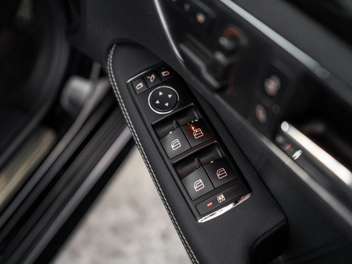 Mercedes-Benz E-Class 2010 - фото автомобиля