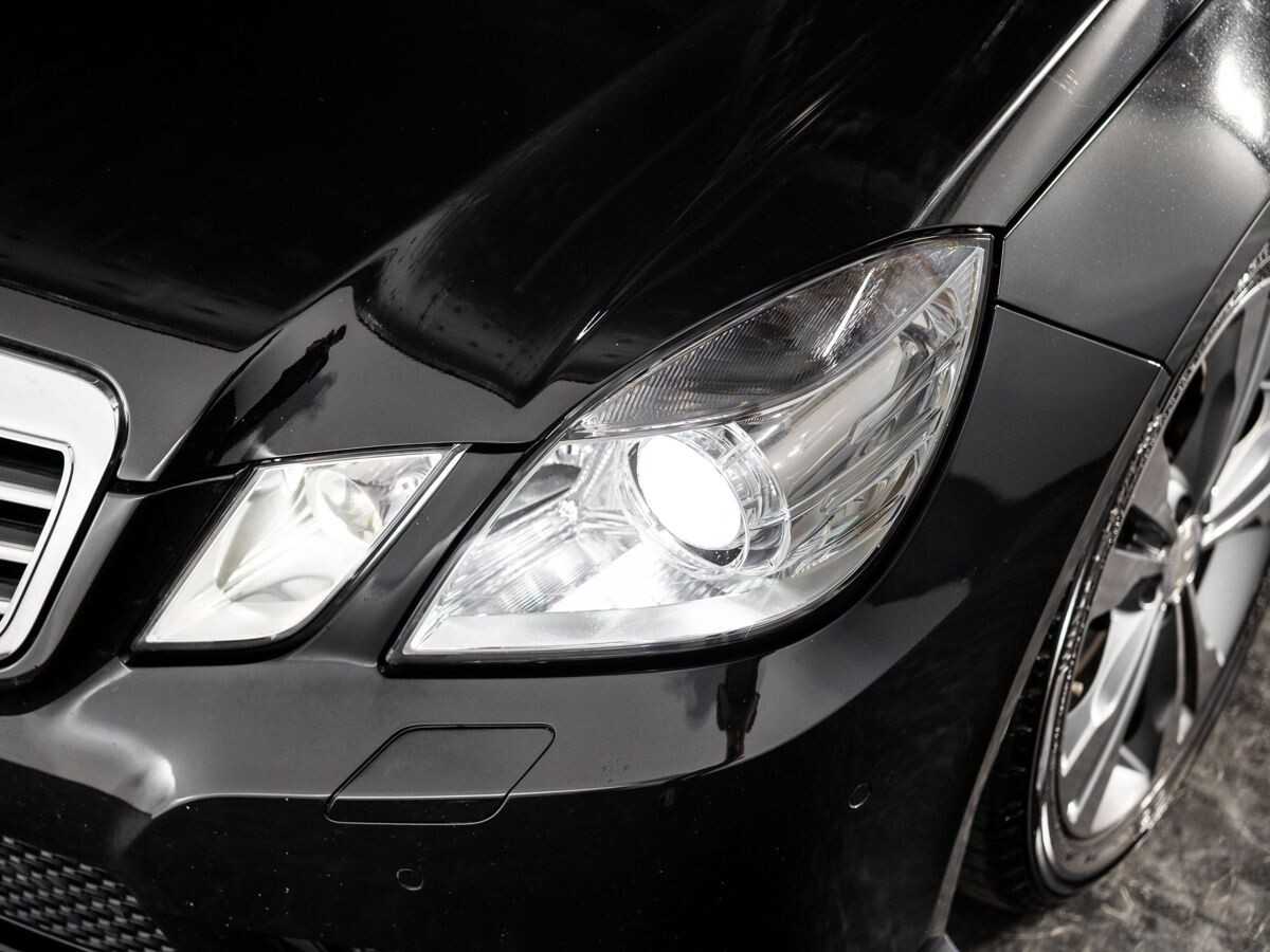 Mercedes-Benz E-Class 2010 - фото автомобиля