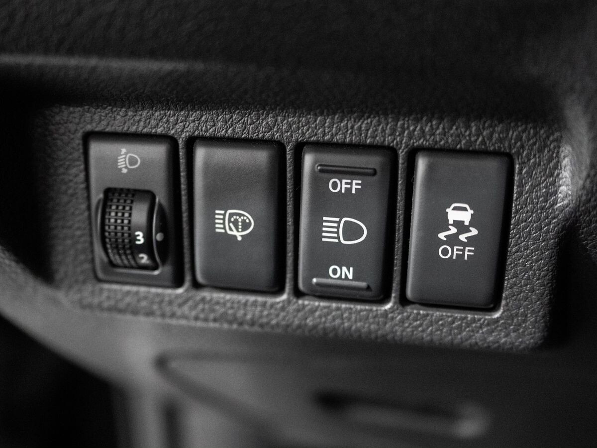 Nissan X-Trail 2011 - фото автомобиля