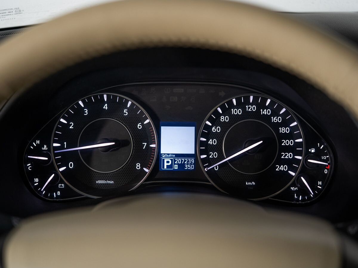 Nissan Patrol 2011 - фото автомобиля