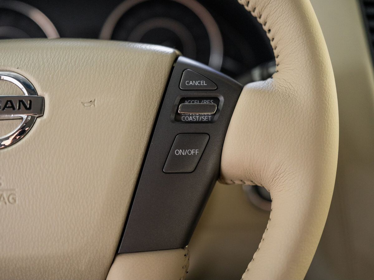 Nissan Patrol 2011 - фото автомобиля