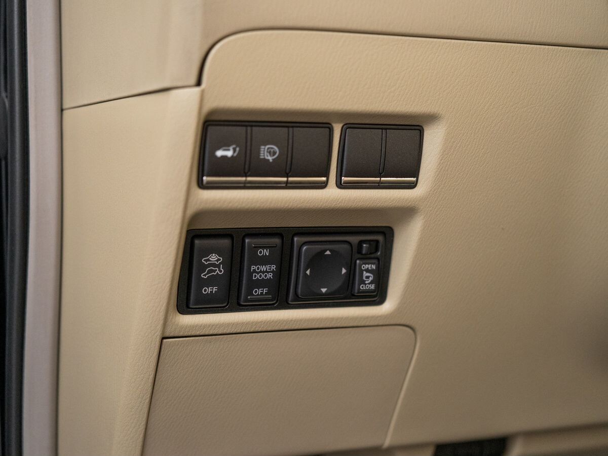 Nissan Patrol 2011 - фото автомобиля