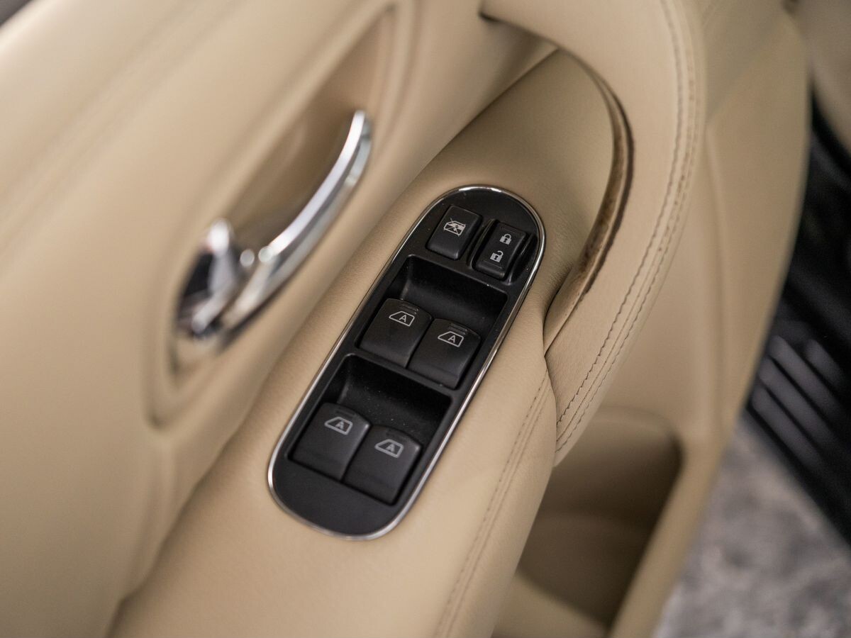 Nissan Patrol 2011 - фото автомобиля
