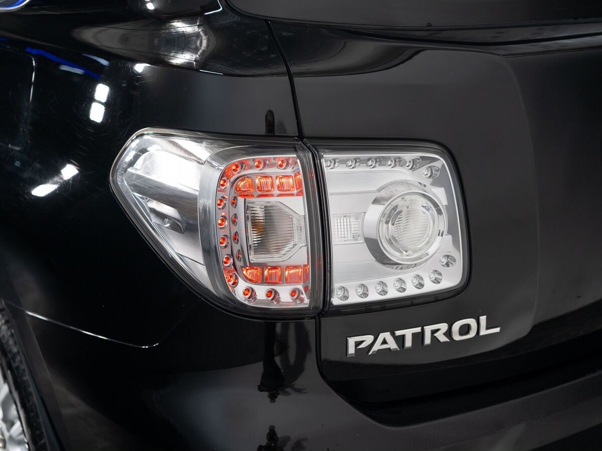 Nissan Patrol 2011 - фото автомобиля