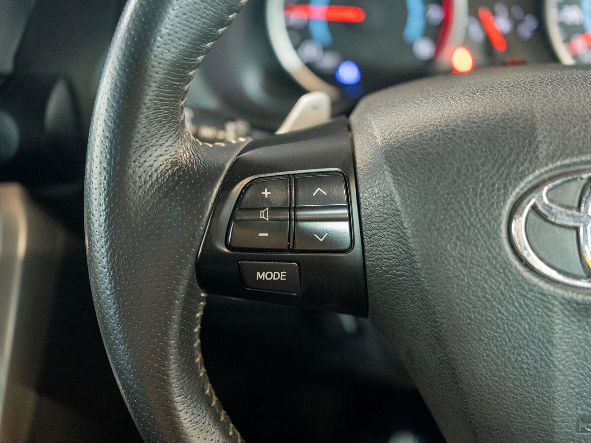 Toyota Wish 2010 - фото автомобиля