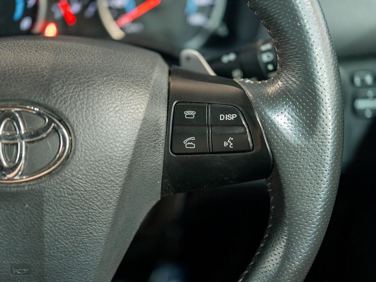 Toyota Wish 2010 - фото автомобиля