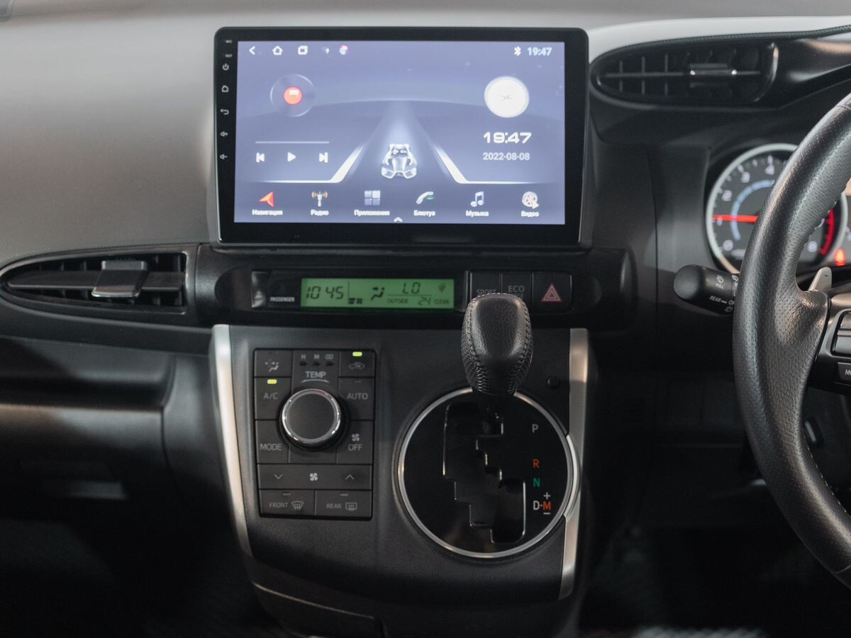 Toyota Wish 2010 - фото автомобиля
