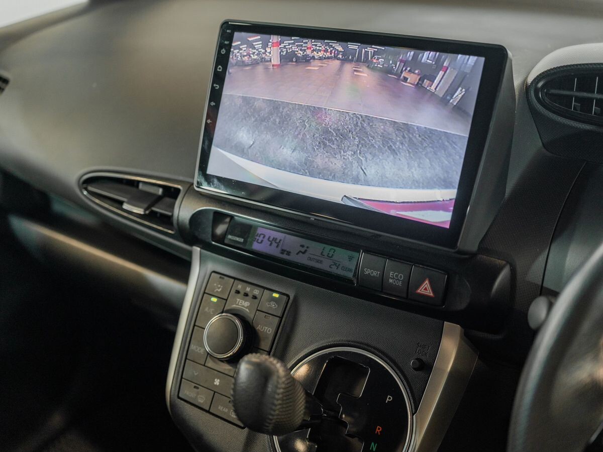 Toyota Wish 2010 - фото автомобиля