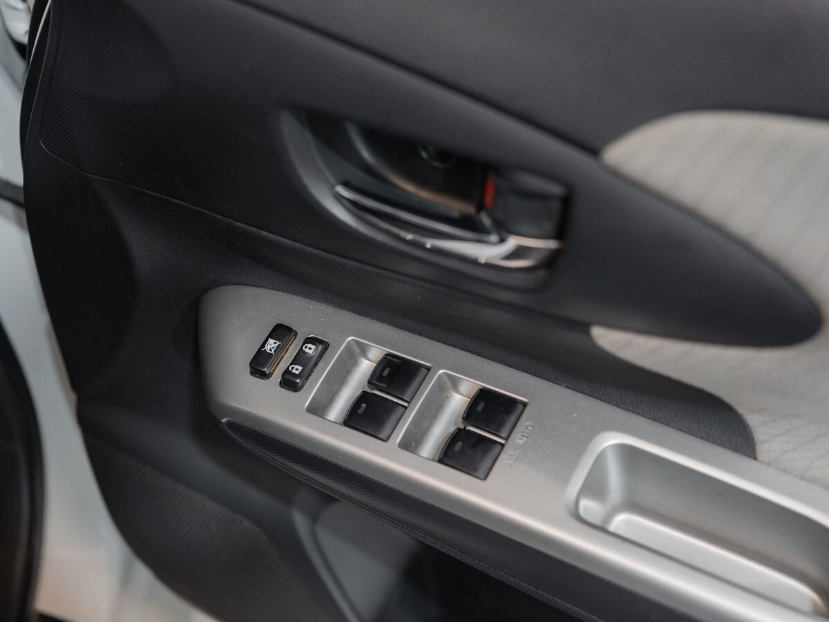 Toyota Wish 2010 - фото автомобиля
