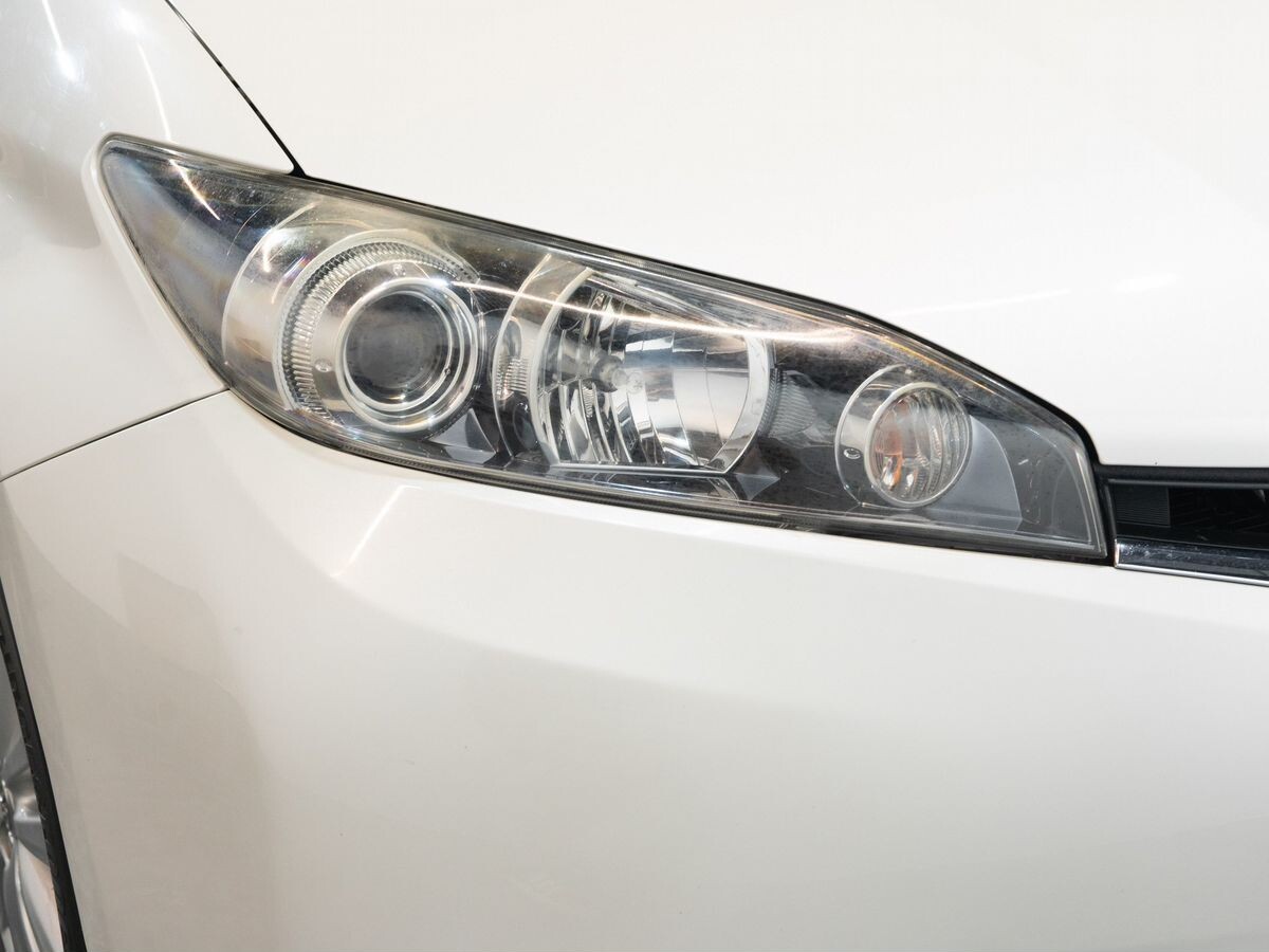 Toyota Wish 2010 - фото автомобиля