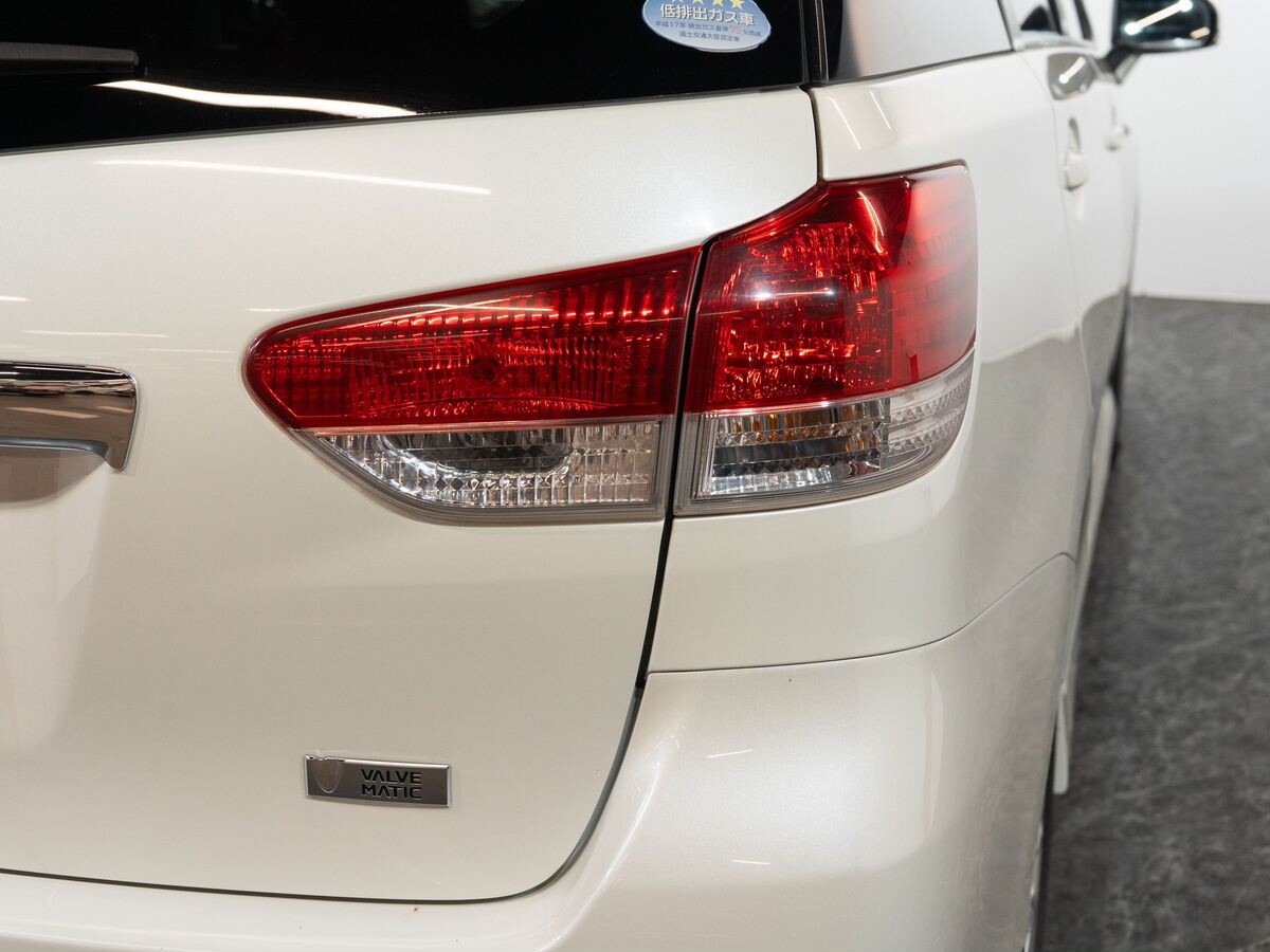 Toyota Wish 2010 - фото автомобиля
