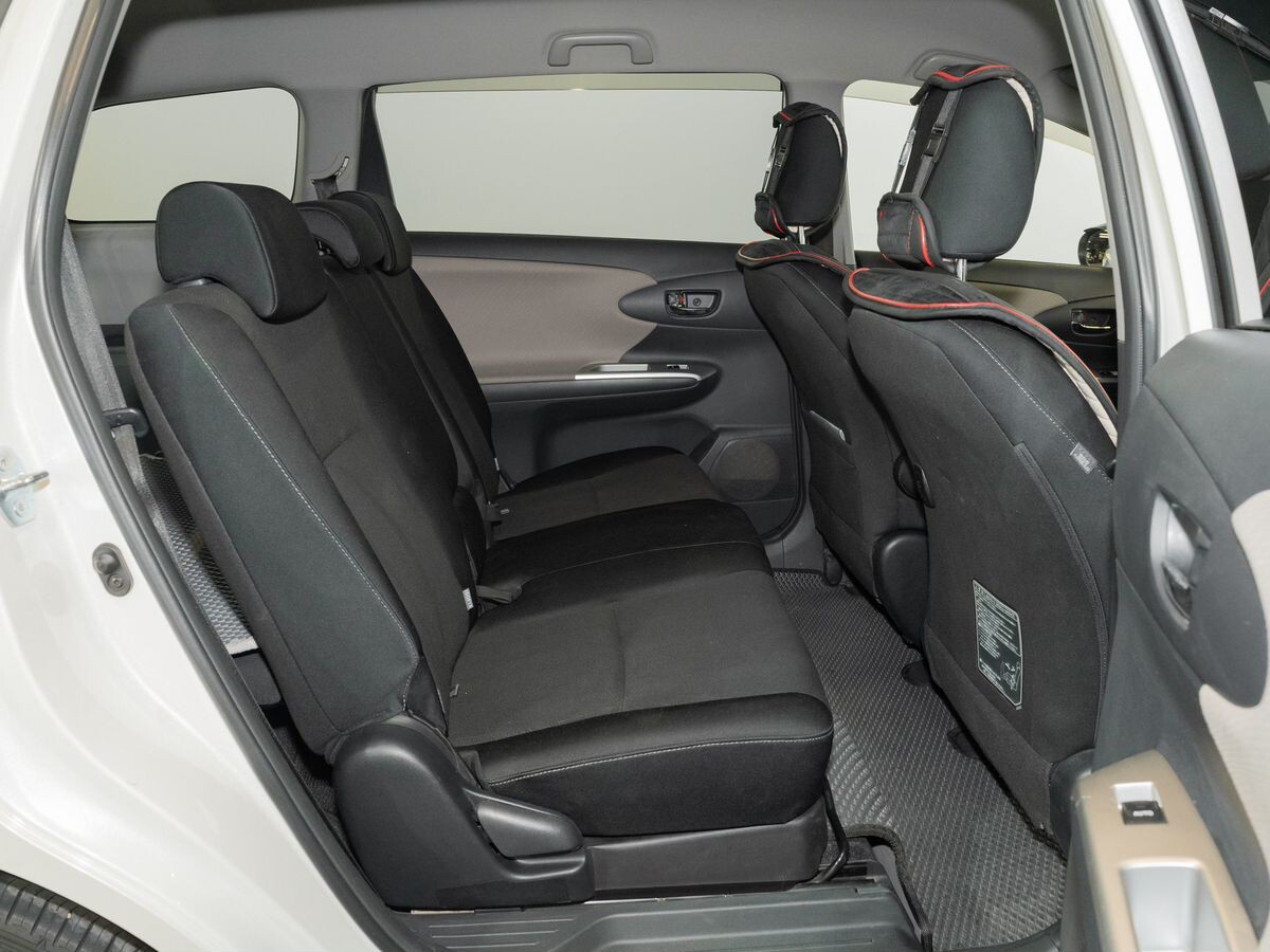 Toyota Wish 2010 - фото автомобиля