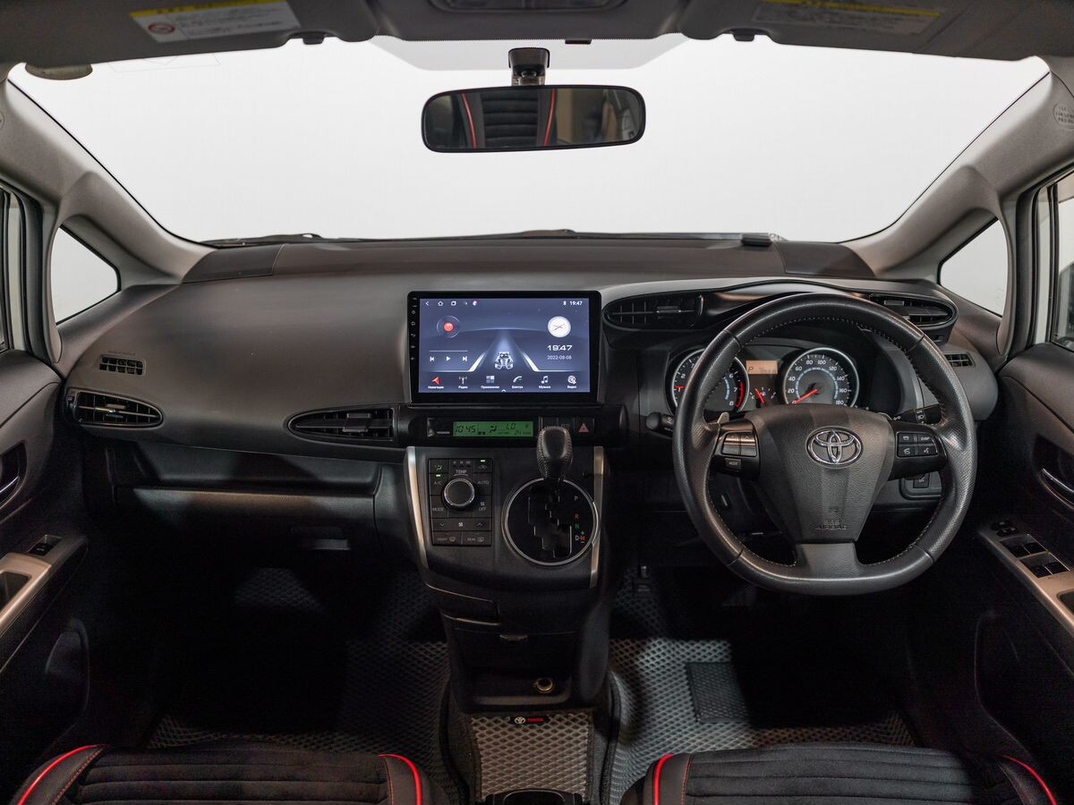 Toyota Wish 2010 - фото автомобиля