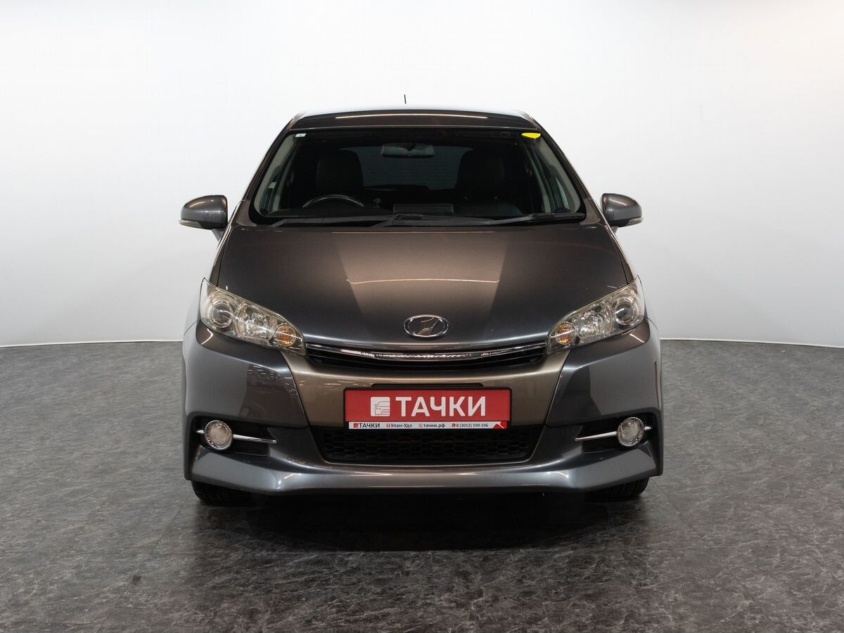 Toyota Wish 2012 - фото автомобиля