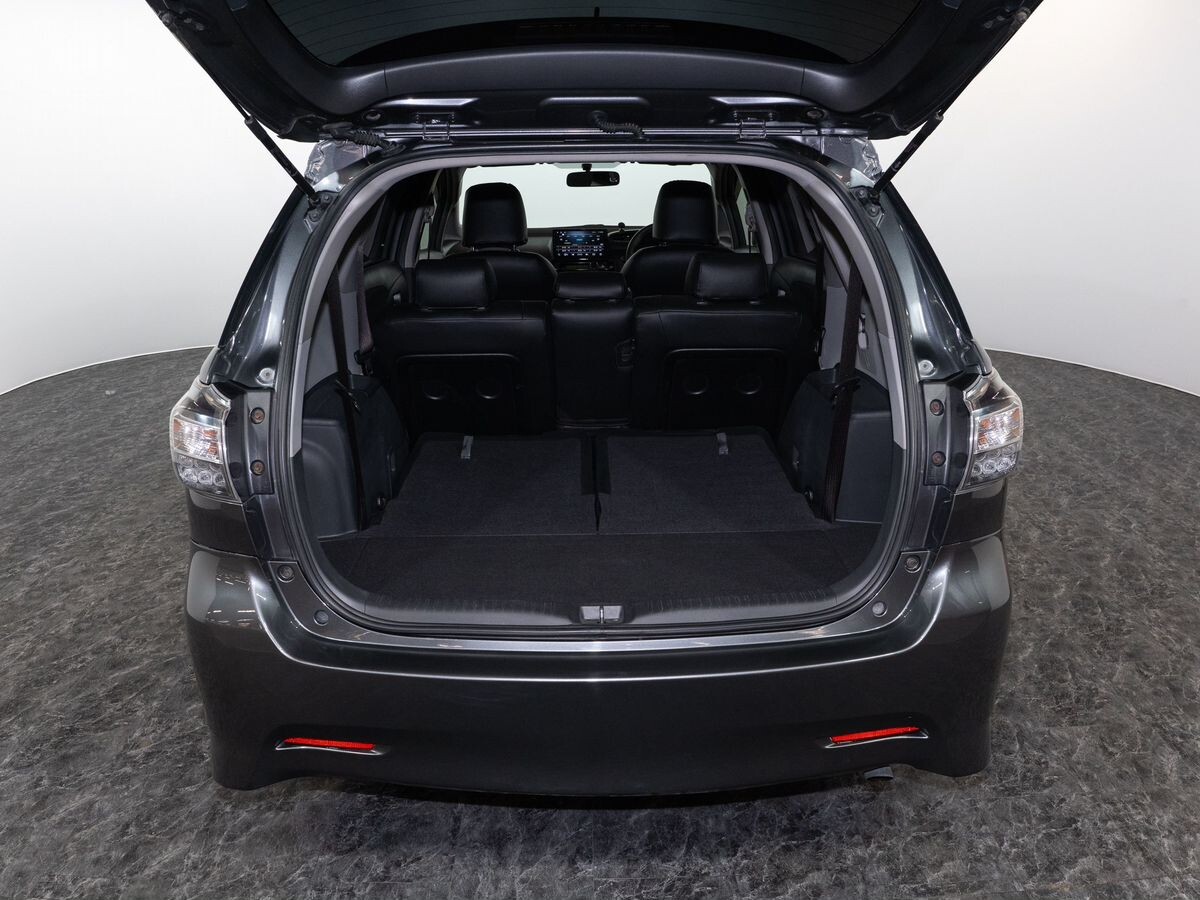 Toyota Wish 2012 - фото автомобиля