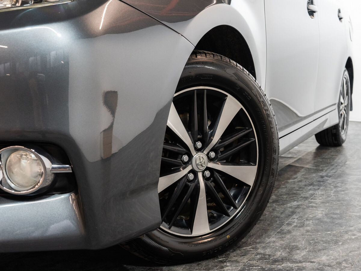 Toyota Wish 2012 - фото автомобиля