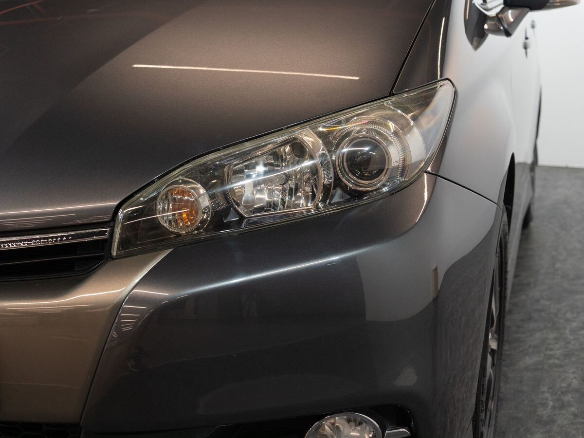 Toyota Wish 2012 - фото автомобиля