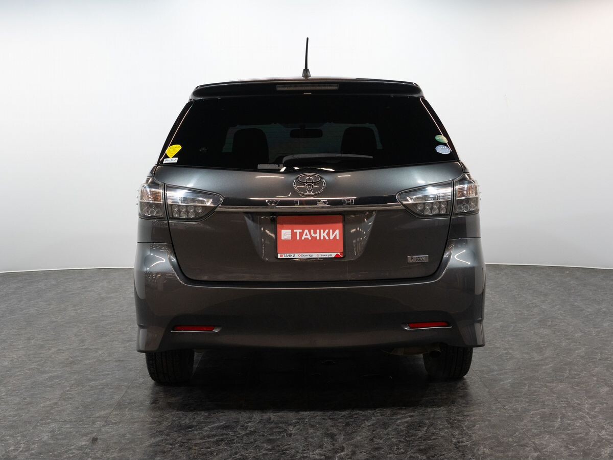 Toyota Wish 2012 - фото автомобиля