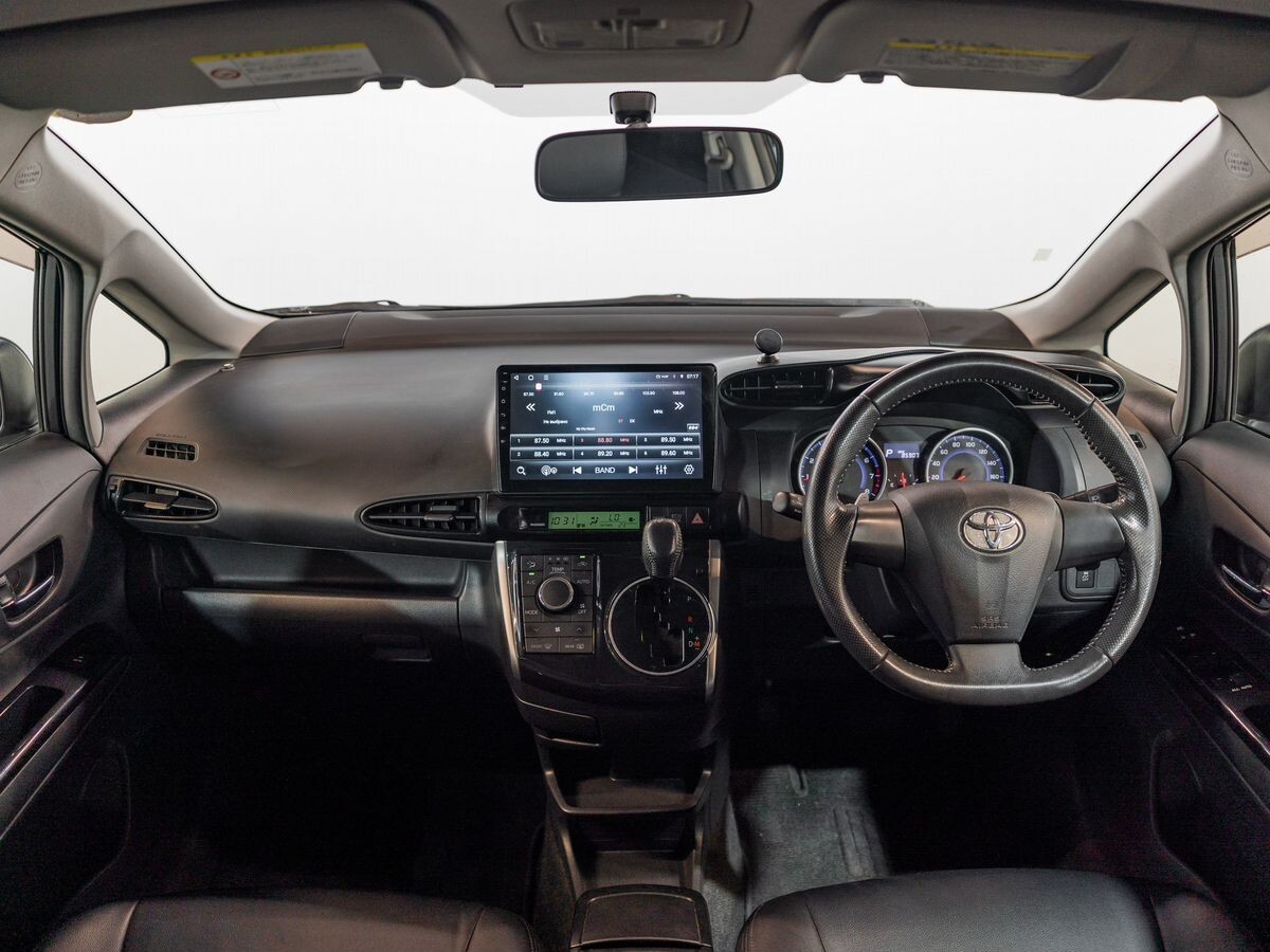 Toyota Wish 2012 - фото автомобиля
