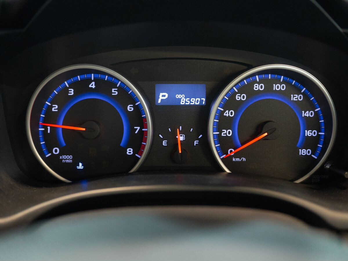 Toyota Wish 2012 - фото автомобиля
