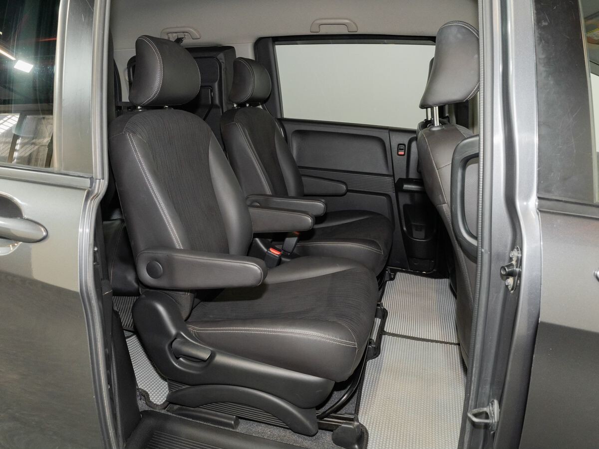Honda Freed 2012 - фото автомобиля