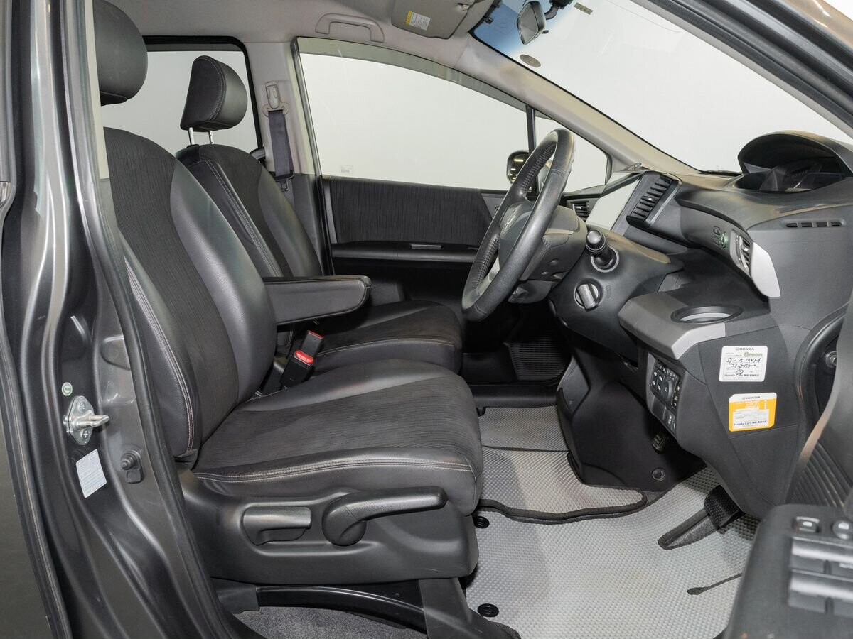 Honda Freed 2012 - фото автомобиля