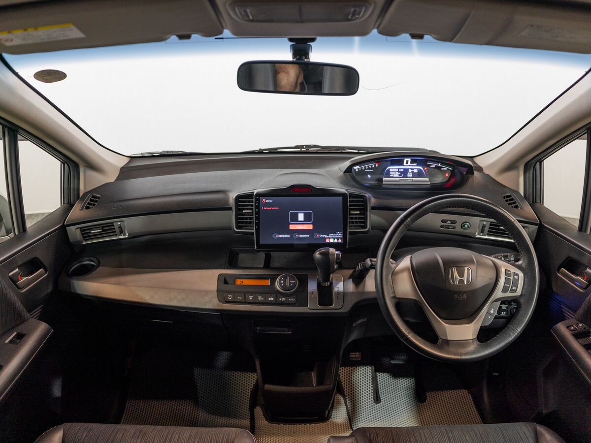 Honda Freed 2012 - фото автомобиля