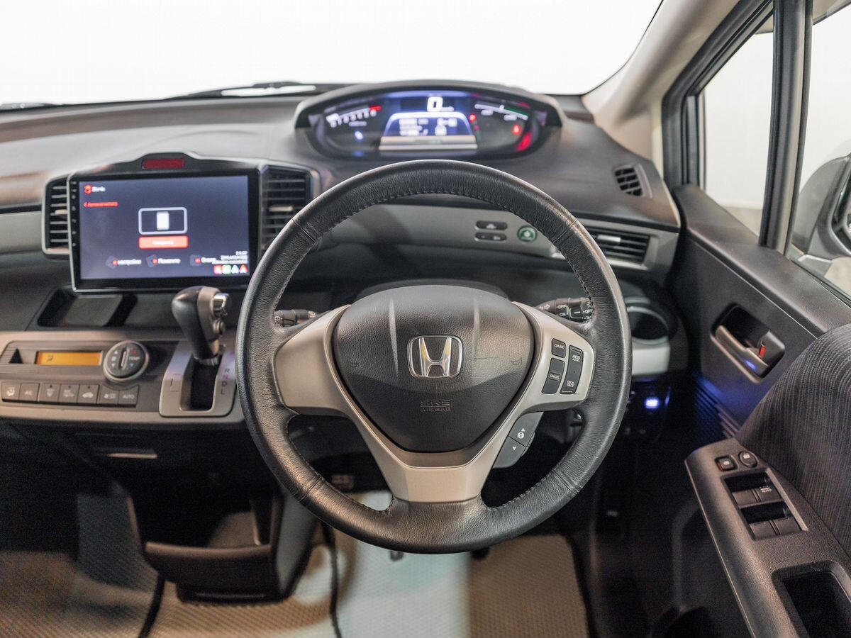 Honda Freed 2012 - фото автомобиля