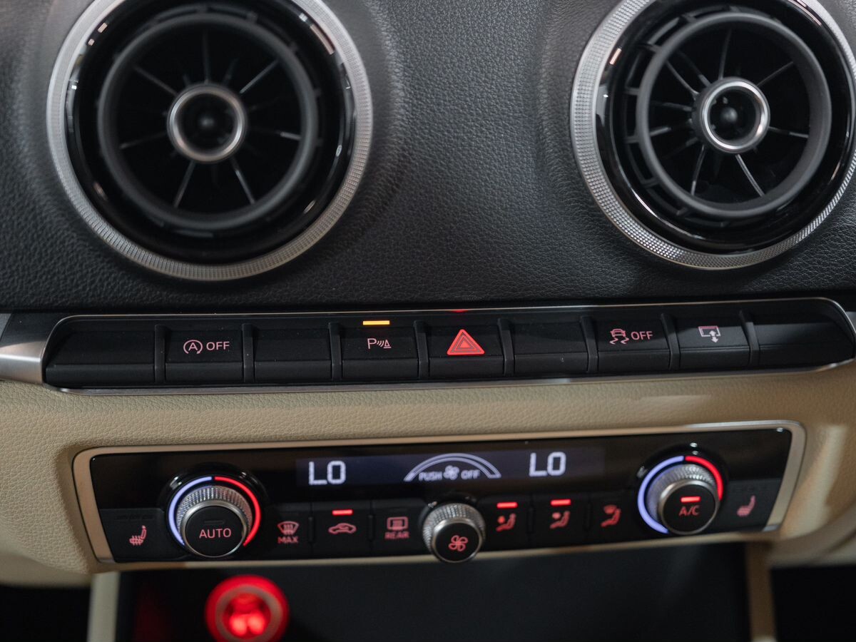 Audi A3 2015 - фото автомобиля