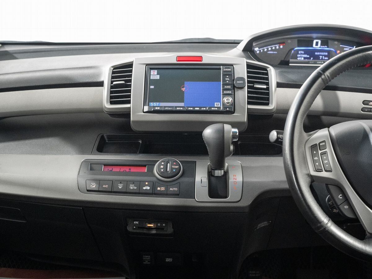 Honda Freed 2012 - фото автомобиля