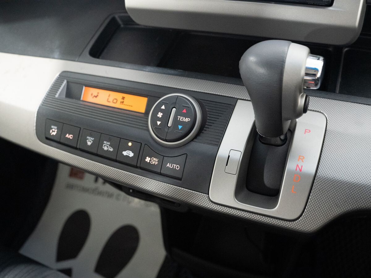 Honda Freed 2012 - фото автомобиля